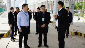  王月成、张铁强在兰港投公司调研并现场办公
