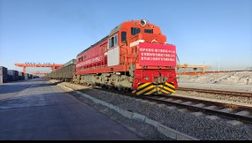  甘肃国际物流集团进口亚麻籽班列顺利抵达兰州新区中川北站
