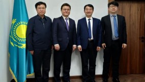  哈萨克斯坦总统顾问兼发改署署长会见甘肃国际物流集团出访团